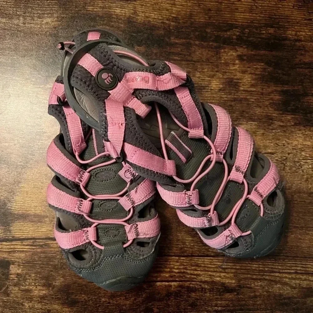 Bearpaw | Memuru youth hiker sandals. Size: 4.